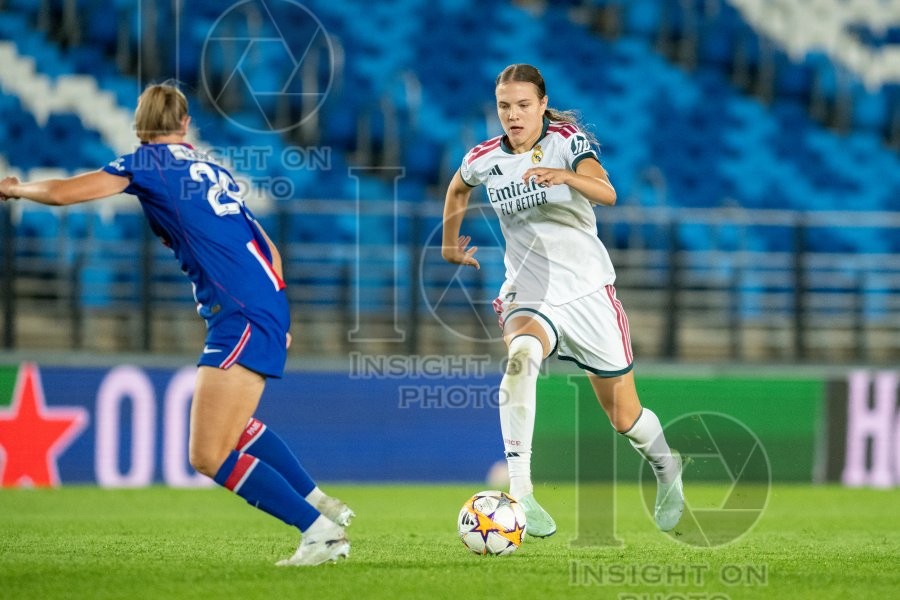 Real Madrid v Paris Saint Germain - UWCL league phase